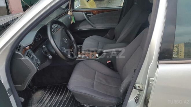 Mercedes E 240 2001, 269,000 km - 2.6 l - Cəbrayıl
