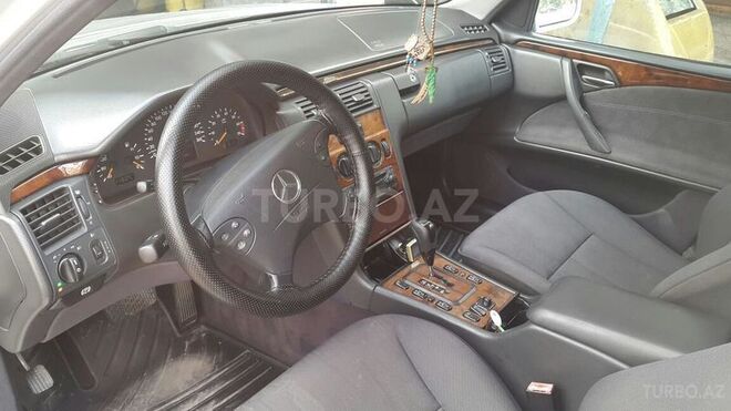 Mercedes E 240 2001, 269,000 km - 2.6 l - Cəbrayıl