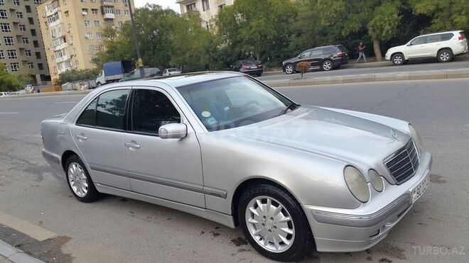 Mercedes E 240 2001, 269,000 km - 2.6 l - Cəbrayıl