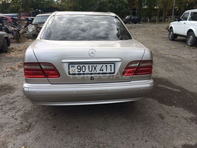 Mercedes E 260 2002, 190,900 km - 2.6 л - Qəbələ
