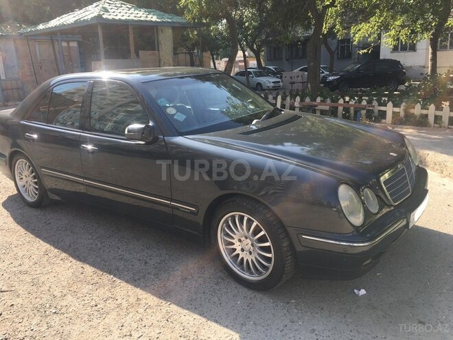 Mercedes E 240 2000, 214,800 km - 2.6 л - Bakı