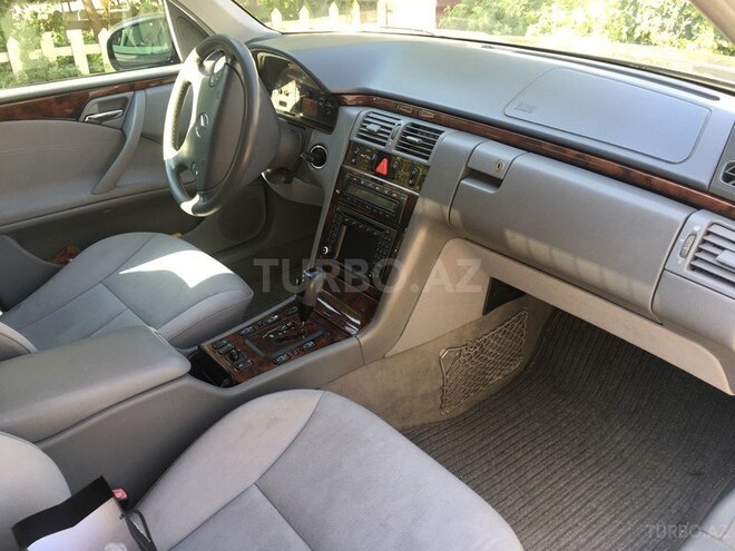 Mercedes E 240 2000, 214,800 km - 2.6 л - Bakı