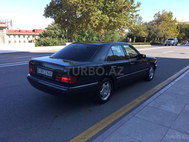 Mercedes E 240 1999, 230,000 km - 2.4 l - Bakı