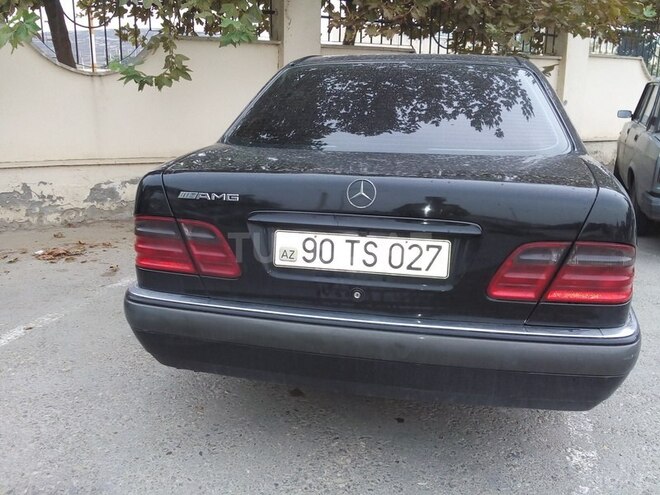 Mercedes E 240 1999, 272,500 km - 2.4 l - Bakı
