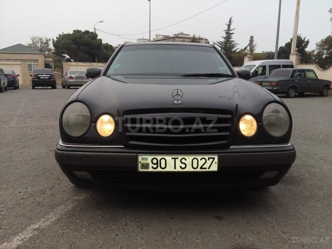 Mercedes E 240 1999, 272,500 km - 2.4 l - Bakı