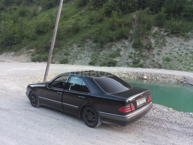 Mercedes E 240 1999, 272,500 km - 2.4 l - Bakı