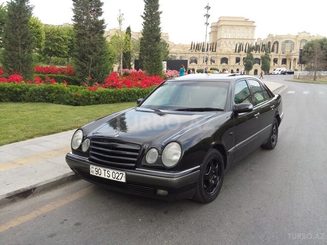 Mercedes E 240 1999, 272,500 km - 2.4 l - Bakı
