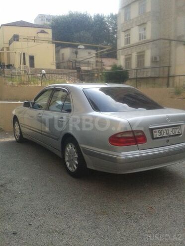 Mercedes E 240 2000, 230,000 km - 2.6 l - Bakı