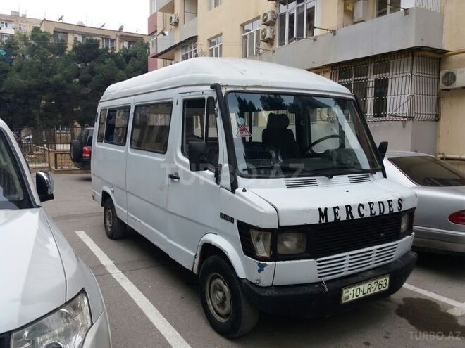 Mercedes 208 D 1993, 358,000 km - 2.3 l - Bakı