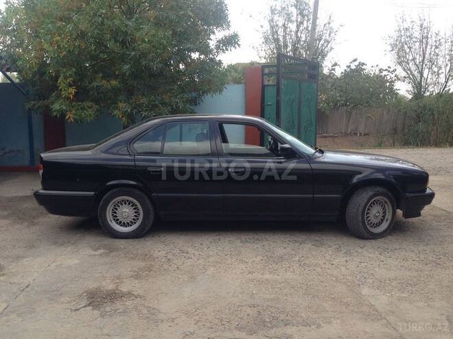 BMW 535 1988, 310,000 km - 3.5 л - Saatlı