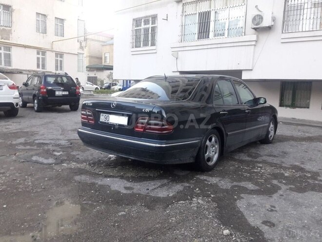 Mercedes E 220 1999, 262,000 km - 2.2 l - Bakı