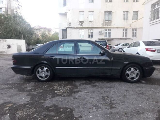Mercedes E 220 1999, 262,000 km - 2.2 l - Bakı