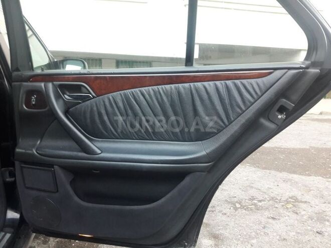 Mercedes E 220 1999, 262,000 km - 2.2 l - Bakı