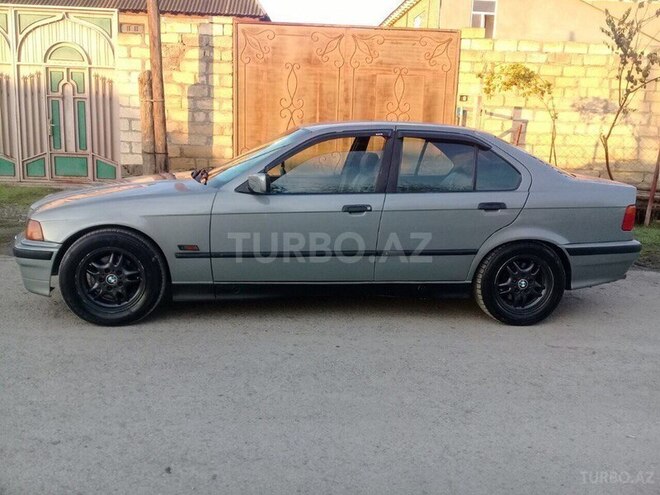 BMW 320 1992, 370,000 km - 2.0 l - Ucar