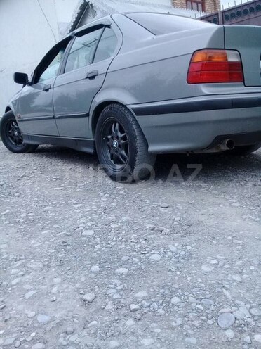 BMW 320 1992, 370,000 km - 2.0 l - Ucar