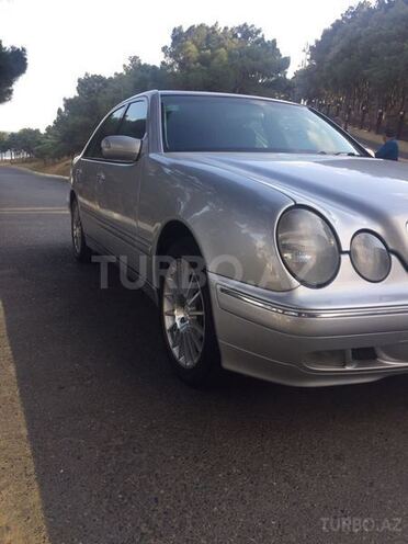 Mercedes E 320 2001, 226,000 km - 3.2 l - Bakı