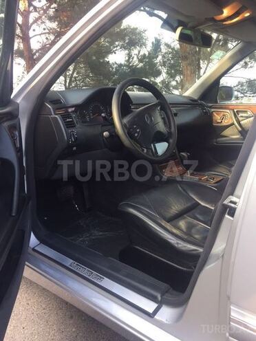 Mercedes E 320 2001, 226,000 km - 3.2 l - Bakı