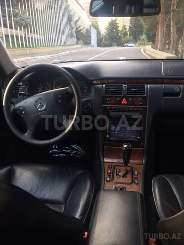 Mercedes E 320 2001, 226,000 km - 3.2 l - Bakı