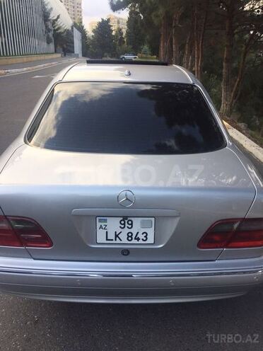 Mercedes E 320 2001, 226,000 km - 3.2 l - Bakı