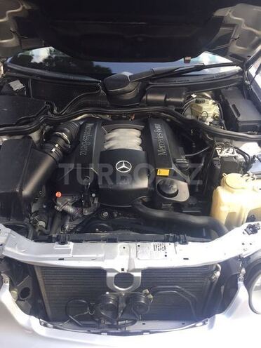 Mercedes E 320 2001, 226,000 km - 3.2 l - Bakı