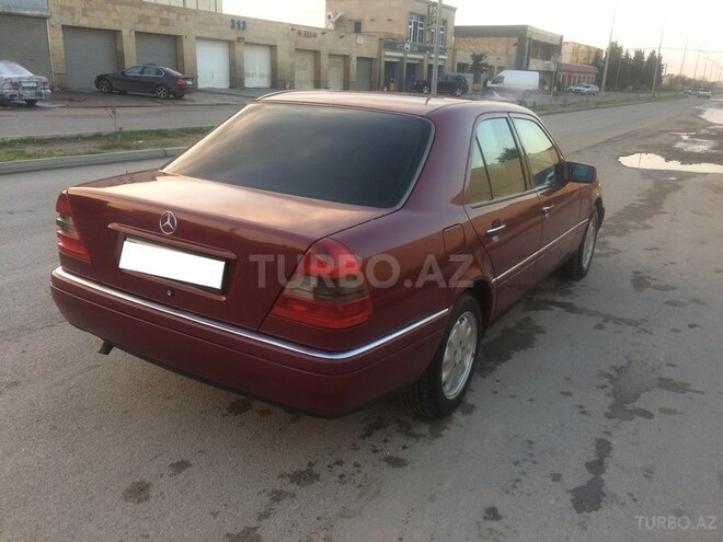 Mercedes C 220 1995, 298,000 km - 2.2 l - Sumqayıt