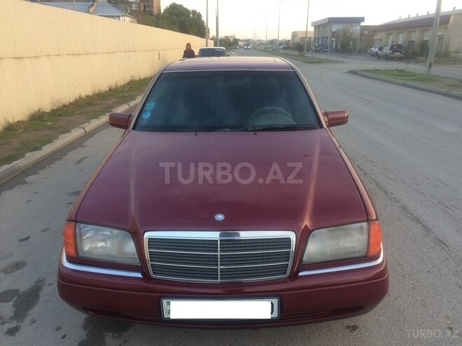 Mercedes C 220 1995, 298,000 km - 2.2 l - Sumqayıt