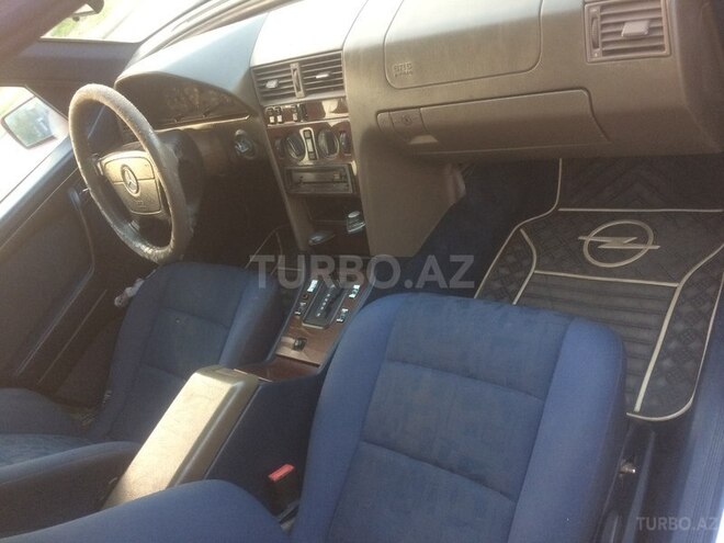 Mercedes C 220 1995, 298,000 km - 2.2 l - Sumqayıt