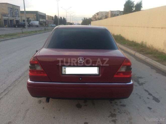 Mercedes C 220 1995, 298,000 km - 2.2 l - Sumqayıt