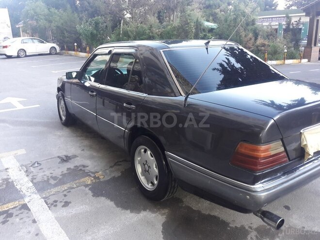Mercedes E 250 1995, 365,000 km - 2.5 л - Bakı