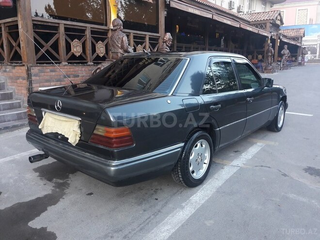 Mercedes E 250 1995, 365,000 km - 2.5 л - Bakı
