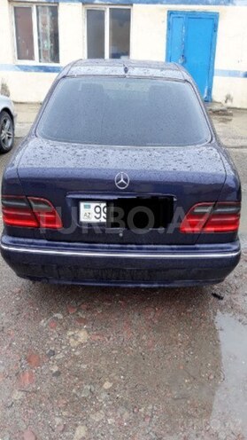 Mercedes E 270 2001, 269,100 km - 2.7 l - Bakı