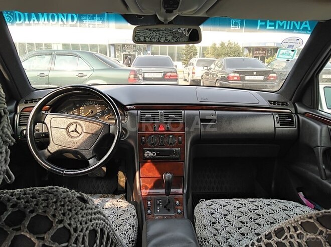 Mercedes E 230 1997, 261,762 km - 2.3 l - Bakı
