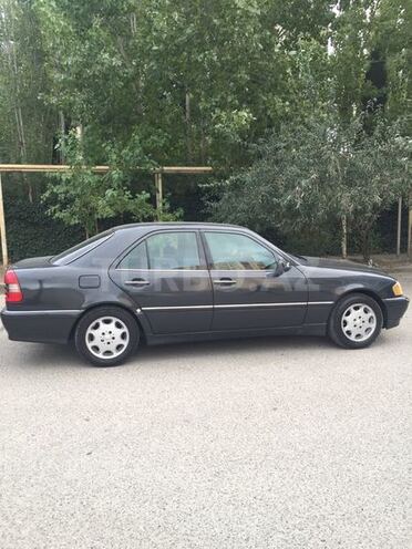Mercedes C 220 1997, 215,000 km - 2.2 l - Bakı