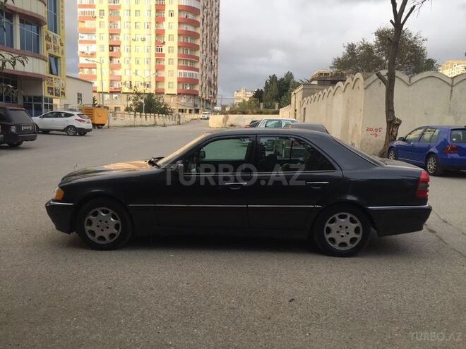 Mercedes C 220 1997, 215,000 km - 2.2 l - Bakı