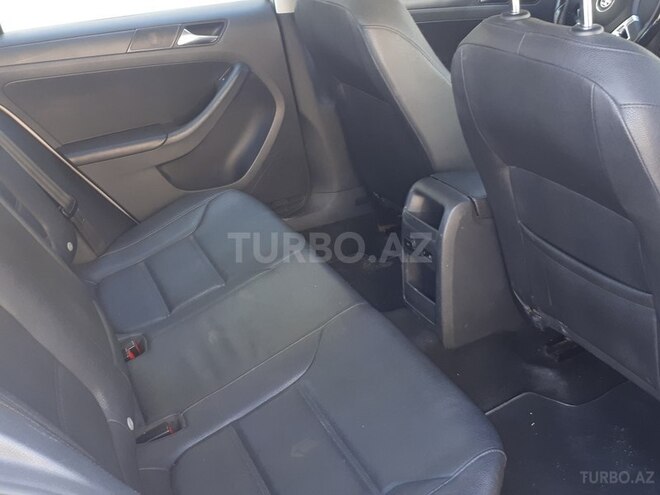 Volkswagen Jetta 2011, 67,000 km - 2.5 л - Naxçıvan