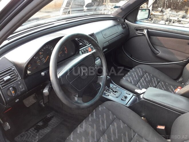 Mercedes C 220 1998, 415,903 km - 2.2 л - Sumqayıt