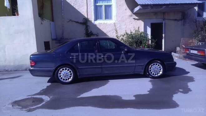 Mercedes E 200 1997, 320,000 km - 2.0 l - Ucar