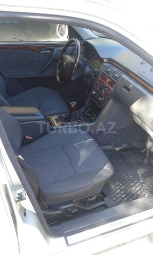 Mercedes E 270 2000, 389,000 km - 2.7 л - Gəncə