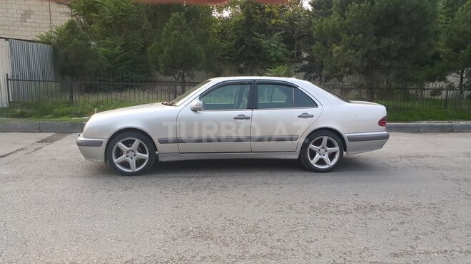 Mercedes E 220 2001, 410,000 km - 2.2 л - Bakı
