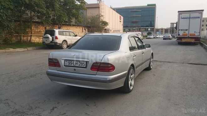 Mercedes E 220 2001, 410,000 km - 2.2 л - Bakı