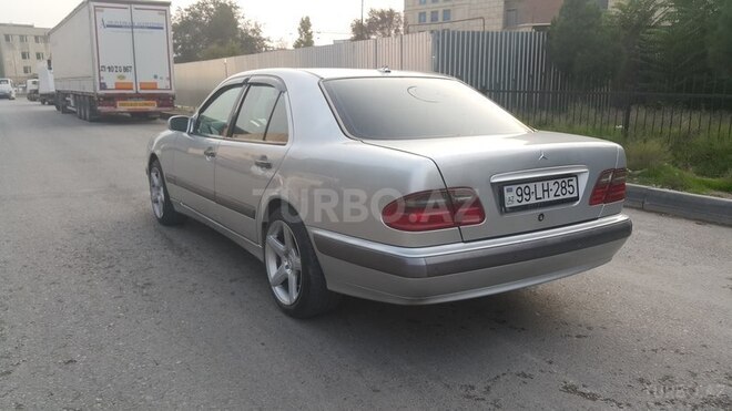 Mercedes E 220 2001, 410,000 km - 2.2 л - Bakı