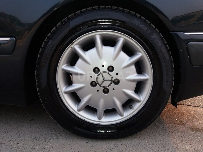 Mercedes E 240 1999, 227,000 km - 2.6 l - Bakı
