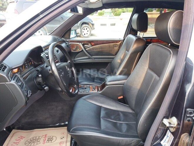 Mercedes E 240 1999, 227,000 km - 2.6 l - Bakı