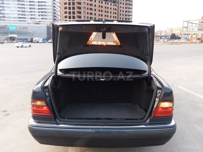 Mercedes E 240 1999, 227,000 km - 2.6 l - Bakı