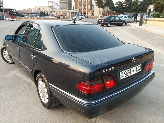 Mercedes E 240 1999, 227,000 km - 2.6 l - Bakı