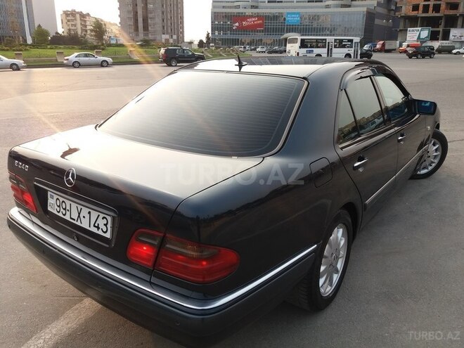 Mercedes E 240 1999, 227,000 km - 2.6 l - Bakı