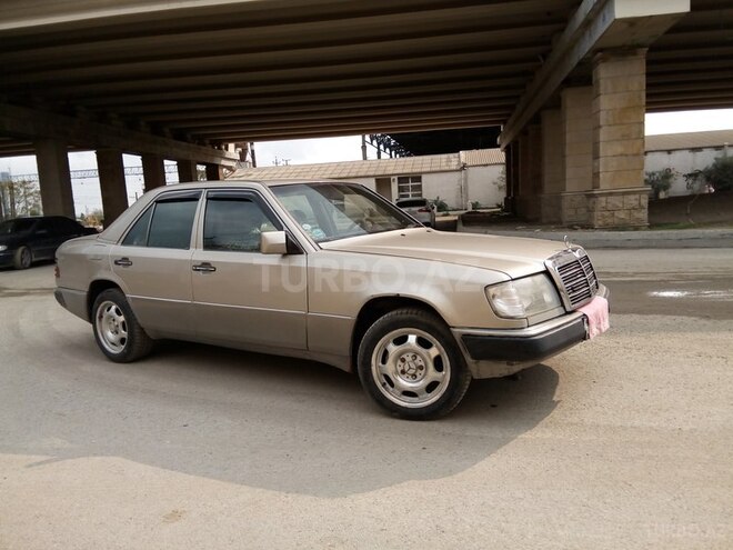 Mercedes E 200 1992, 330,000 km - 2.0 l - Bakı