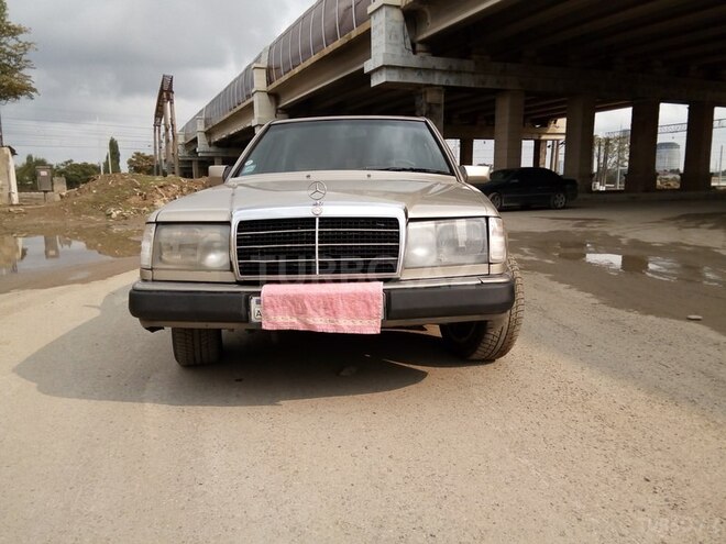 Mercedes E 200 1992, 330,000 km - 2.0 l - Bakı