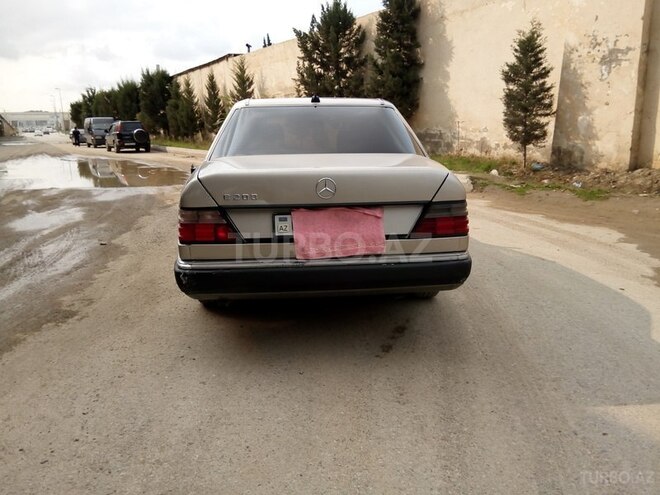 Mercedes E 200 1992, 330,000 km - 2.0 l - Bakı
