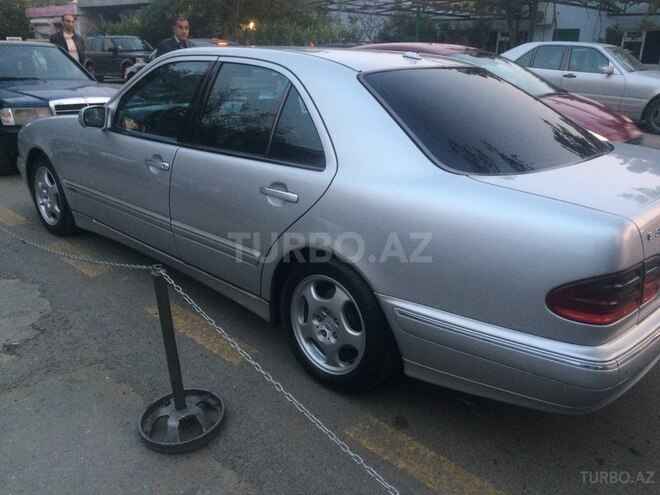Mercedes E 320 2001, 277,000 km - 3.2 l - Bakı
